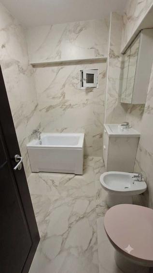 Apartament 4 Camere Decom.Reabilitat, Parcare ADP ,Metrou Apărătorii Patriei