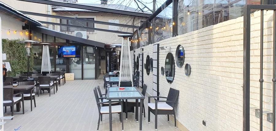 Restaurant cu terasa de inchiriat, ultracentral, bucatarie dotata si utilata!