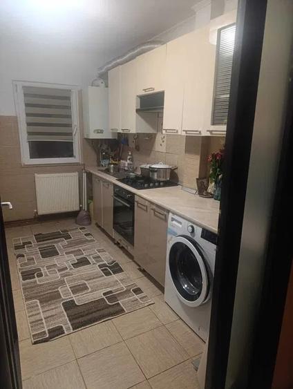 Apartament 3 camere decomandat, etajul 2/4, zona Metalurgie