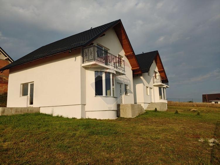 Casă / Vilă individuală cu 560 mp teren, de vânzare în Scheia, Suceava