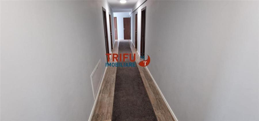 Casă tip pensiune de vânzare cu 6 camere și o casă adiacent&