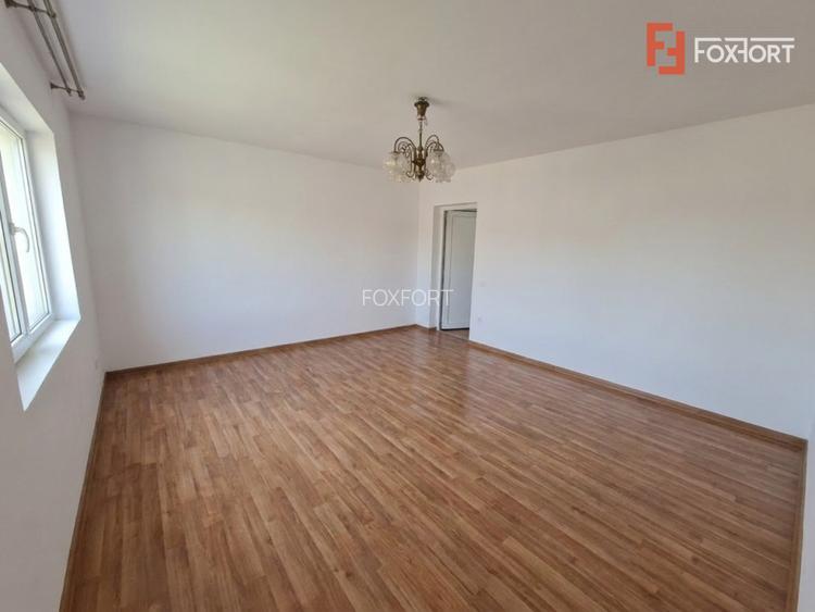 Casa individuala de vanzare cu 7 camere - Recas - 34