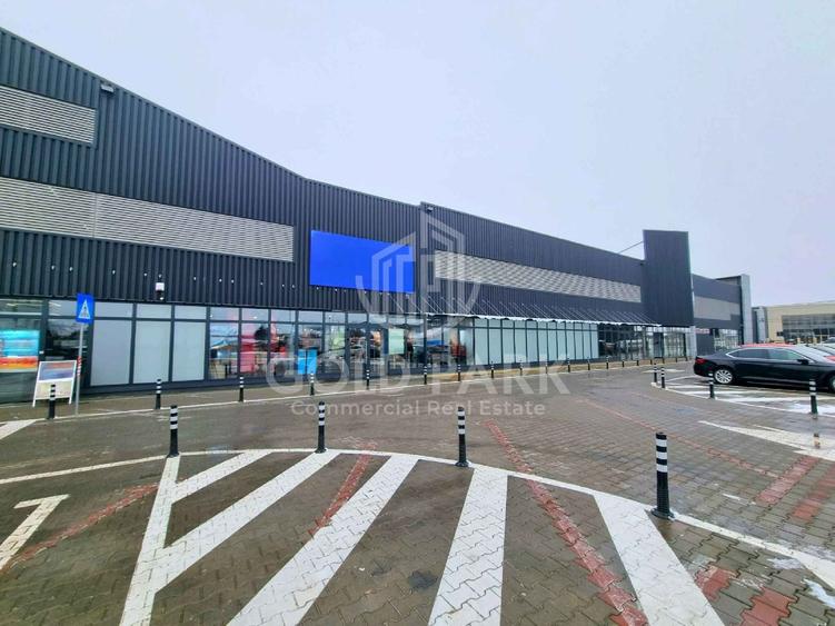 Spatiu Comercial in Centru Comercial - Zona Traian Vuia - Parcare