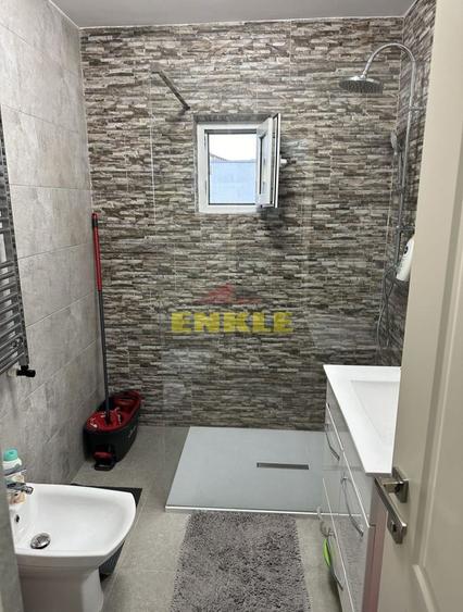 De vanzare apartament cu 3 camere, zona Mall.