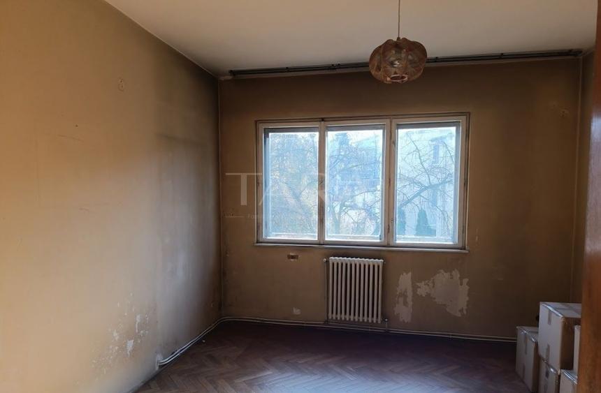 Apartament generos cu 4 camere și garaj inclus, zona Centrala