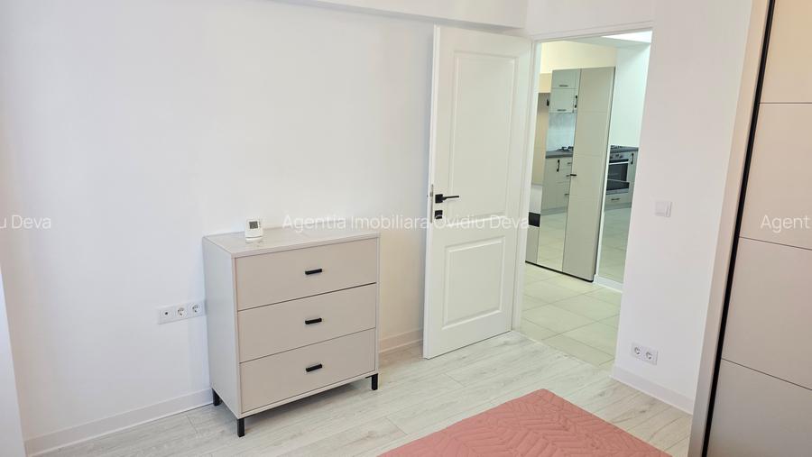 Inchiriez apartament 2 camere decomandat in Deva, zona Casa de Pensii, etaj 1, - 2
