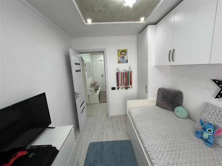 Apartament cu 3 camere de vanzare, zona Comisia Centrala