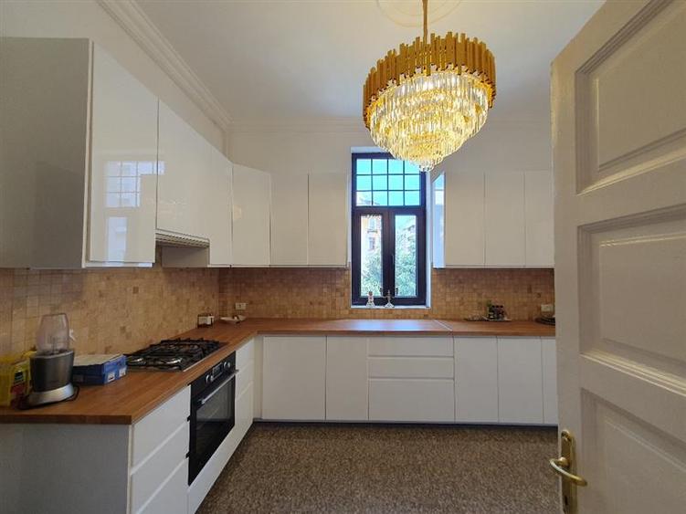 Apartament spatios, reprezentativ, office.