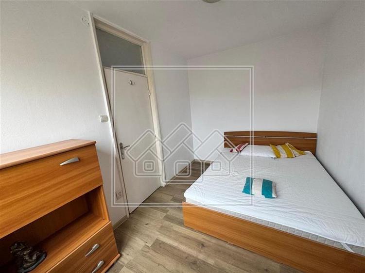 Ap. de vanzare - 2 camere si balcon - zona Cedonia