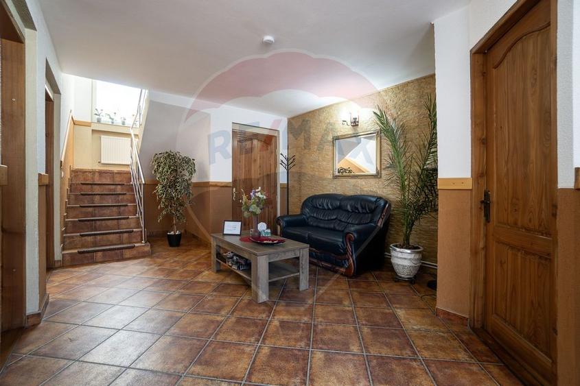 Oportunitate rară: Casă de vacanță sau Pensiune în Poiana Mărului