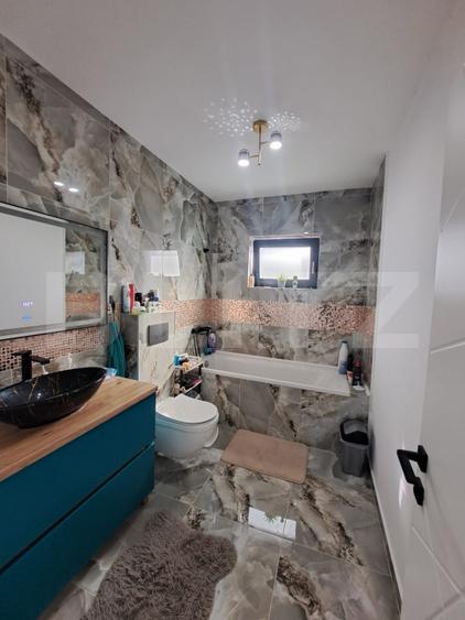 Casa parter cu priveliste spre munte,singur in curte