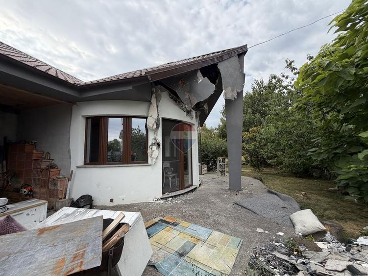 Casă / Vilă Golesti de refacut