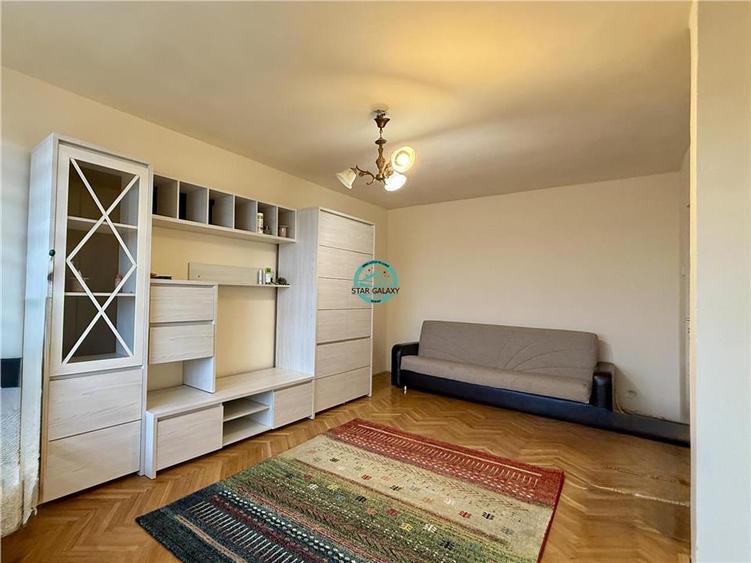 Apartament tip penthouse cu 5 camere de inchiriat, zona Poli 2