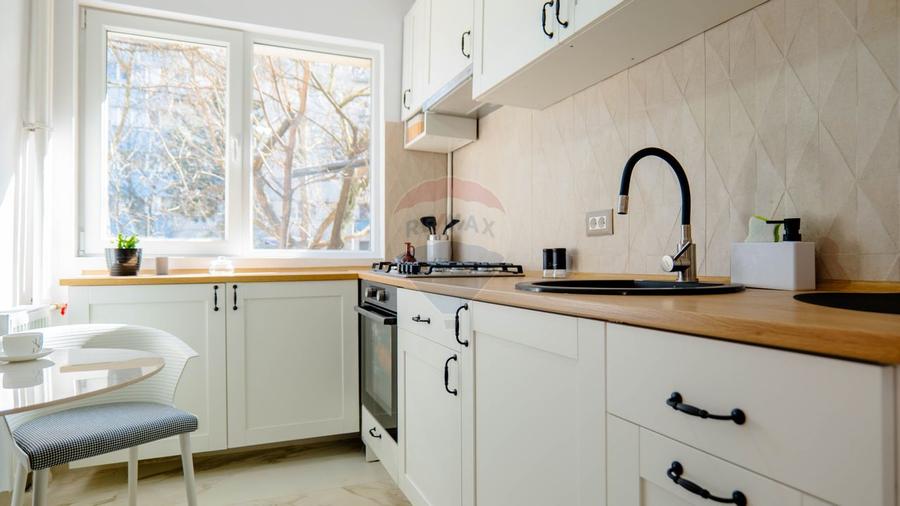 Vanzare apartament 2 camere, complet renovat, Metrou si Parc Bazilescu