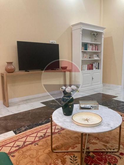 Apartament cu 3 camere pretebil pentru cabinet sau rezidential