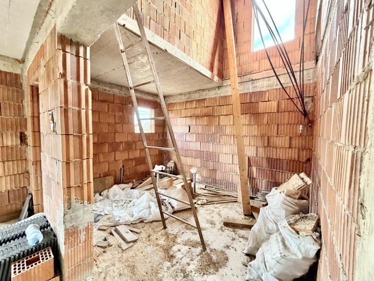 Casa individuala la rosu - 183 mp utili - 533 mp teren - Ianova