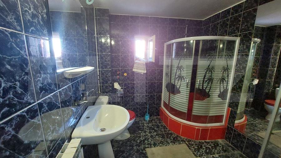 Imobil cu spatiu comercial si 4 apartamente, pe 417 mp teren, Gheorghieni
