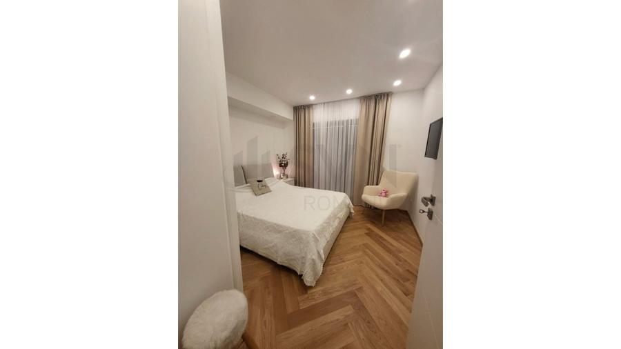 REA1023158 Apartament 4 camere de vanzare