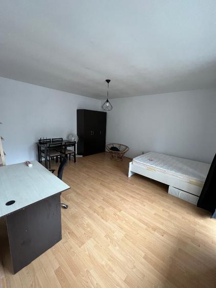 Închiriez direct de la proprietar – apartament 1 cameră / studio, 37 mp + balcon