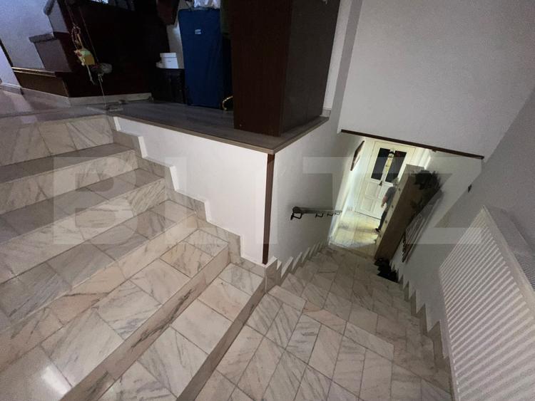 Casa de vanzare, 300 mp, teren 1023 mp, zona Zarand