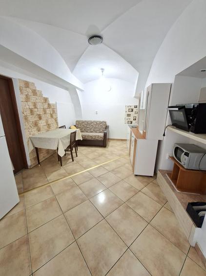 Inchiriez garsoniera la casa in centrul Brasovului, disponibila imediat
