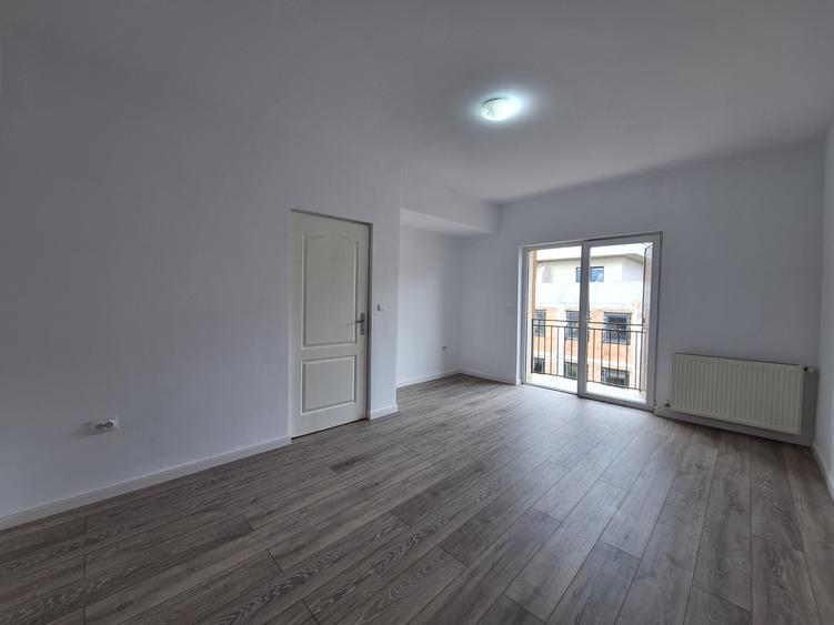 Apartament cu o camera, balcon, zona Florilor