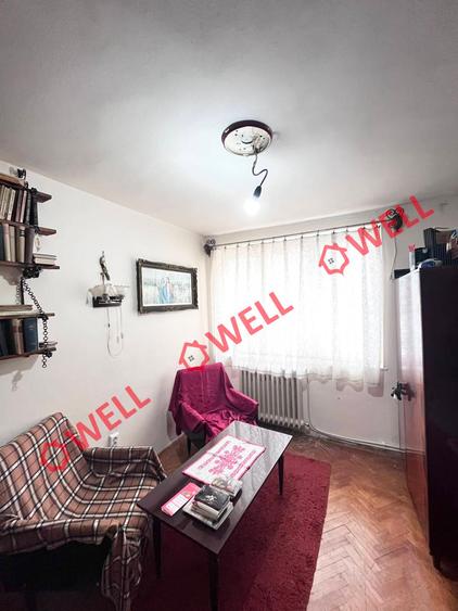 Apartament cu 3 camere de vânzare pe strada Dealului!