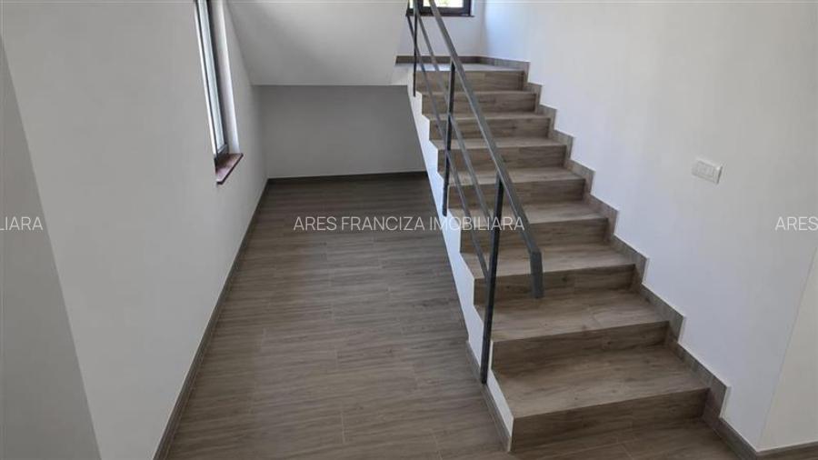PANTELIMON,VILA INDIVIDUALA,5 CAMERE,235 MP,TEREN 455 M,INCALZIRE PARDOSEALA,AN - 14