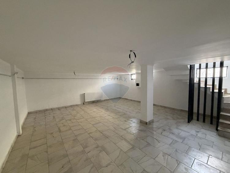 Casă / Vilă Golesti