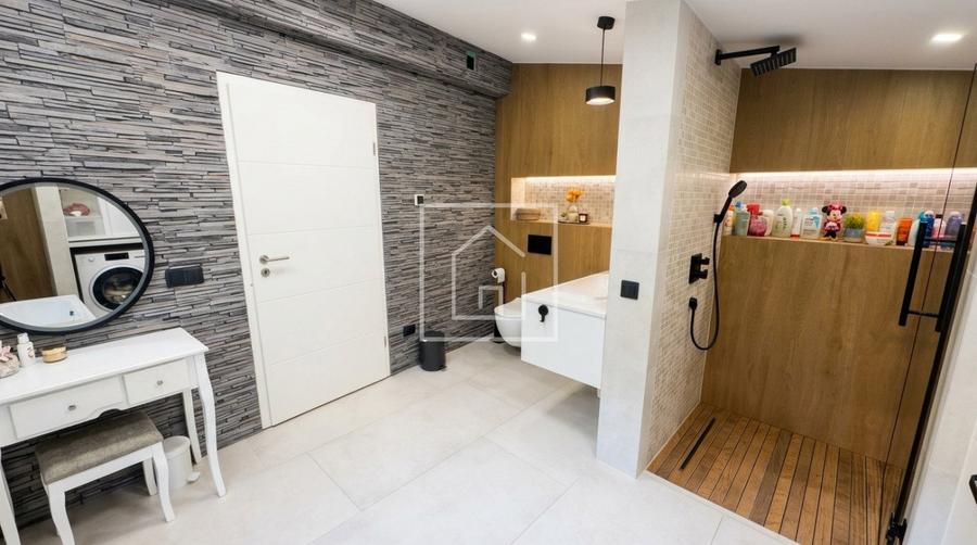Vila exclusivista cu piscina interioara si 4362 mp curte in Sibiel