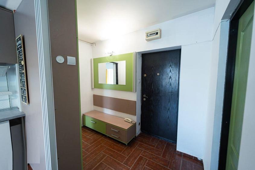 2 CAMERE 1/7 BL 2004 DECOMANDAT  MONOLIT STRADAL  SPATIOS IDEAL LOCUIT / BIROU