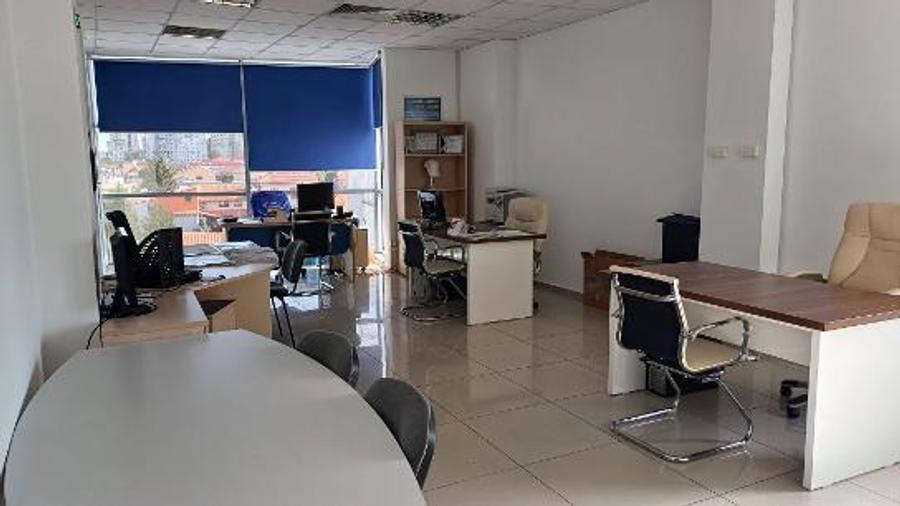 UNIVERSITATE SPATIU PTR BIROURI ETAJ 3 PRET 3100 EURO