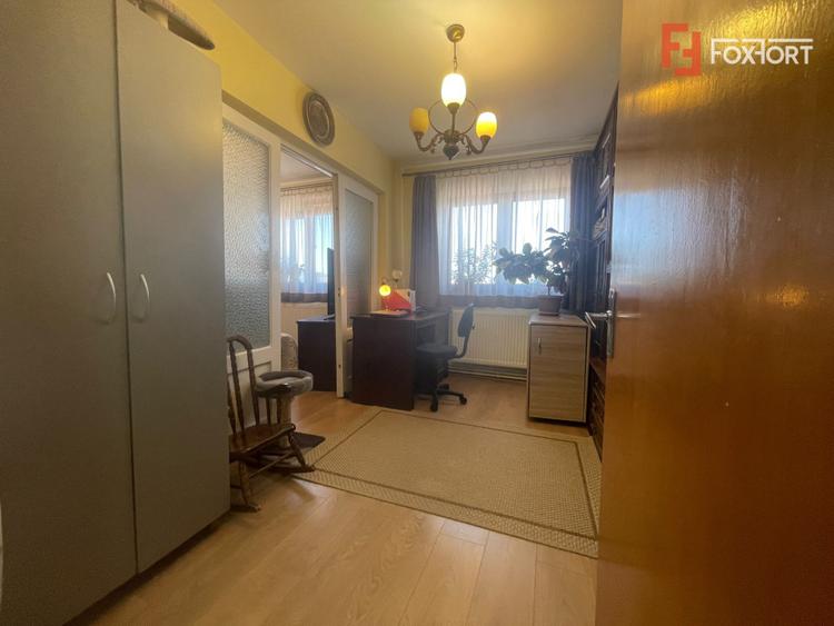 Apartament 5 camere, decomandat, Aurel Vlaicu