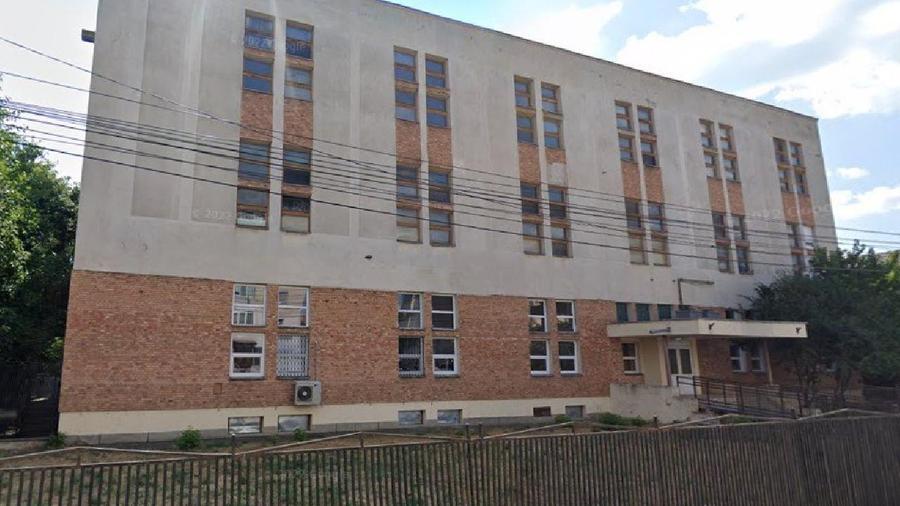 Cladire comerciala 1.936 mp + Teren 2.669mp -Calarasi