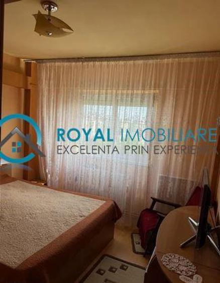 Royal Imobiliare - Vanzare apartament 4 camere zona 9 Mai