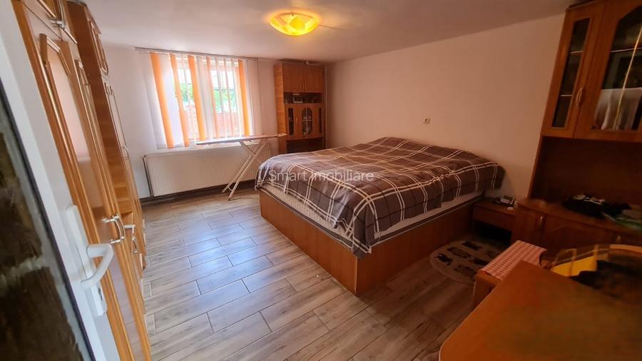 Casa formata din doua apartamente, cu curte de 450 mp, in zona Trei Stejari - 7