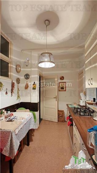 Apartament de 3 camere ultracentral, 2 intrari, lift cu acces privat, pod pentru - 16