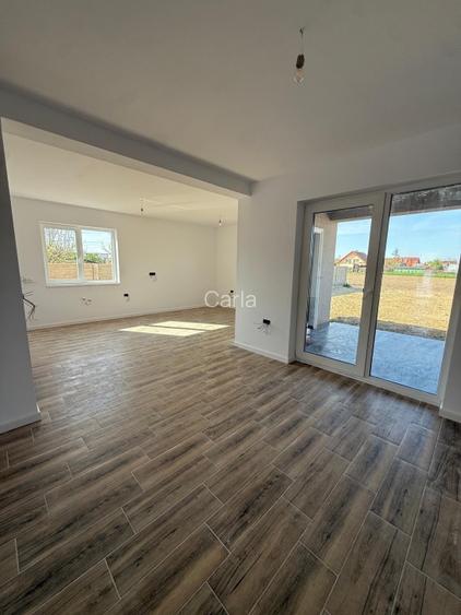 Vând duplex comuna Sacalaz, localitatea Beregsău Mare  - 4