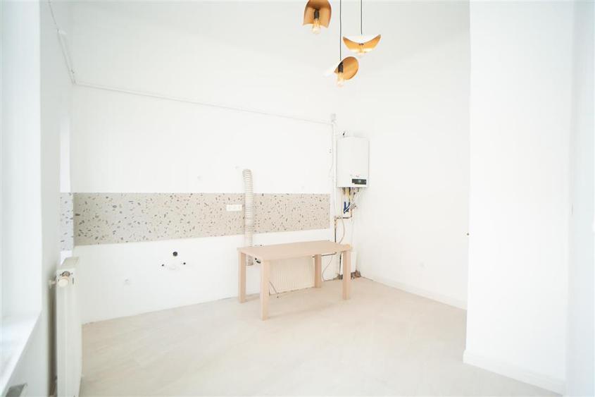 Apartament ultracentral cu 3 camere pe Strada Primariei