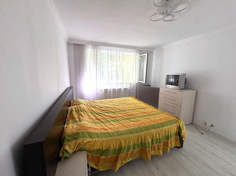 Apartament 3 camere Ozana – etaj 1, parcare inclusă, pet friendly, semi-mobilat