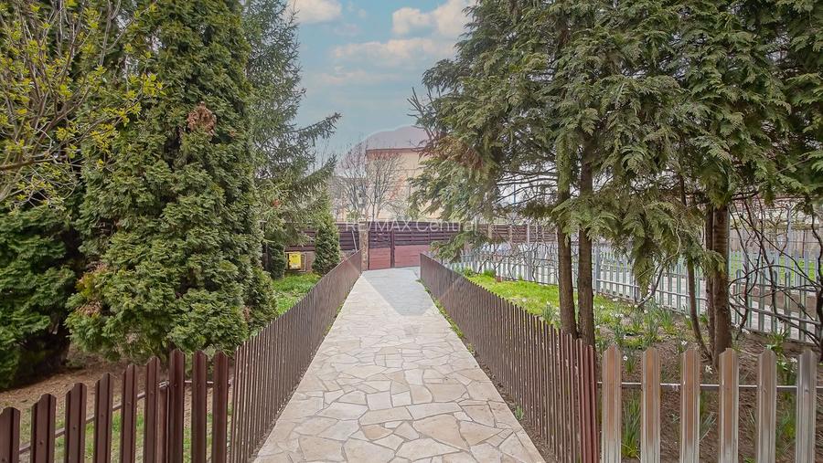 Vilă cu Teren Generos - Tractorul, Potrivită pentru Locuit sau Afacere - 40