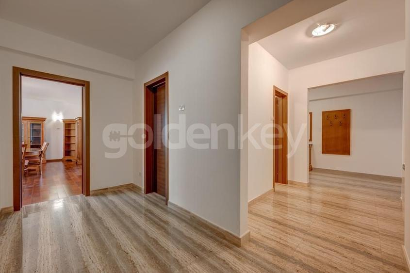 Apartament spatios cu 4 camere| garaj