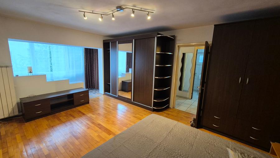 Lacul Tei inchiriere garsoniera Zambilelor cu boiler electric