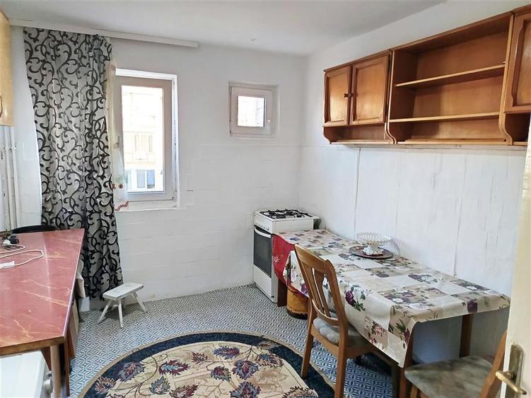 Apartament 2 camere in zona ultracentrala Moldova Noua