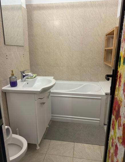 Apartament cu 3 camere, zona Cug
