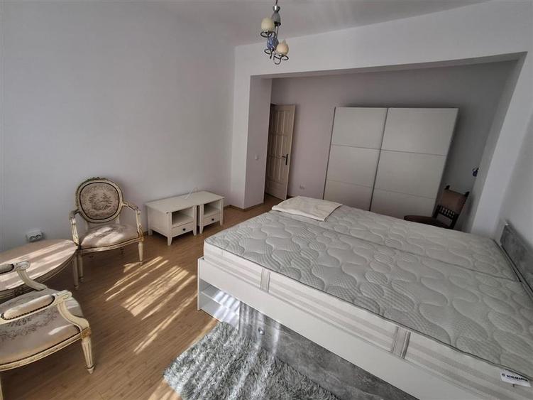 Apartament 4 camere decomandat 2 bai garaj boxa zona Piata Rahovei