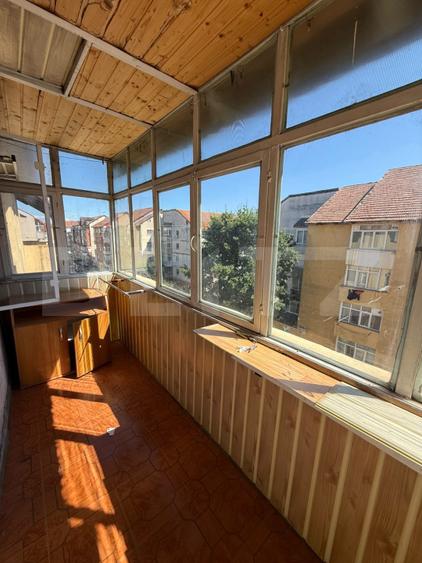 Apartament 3 camere, decomandat, zona Centrală