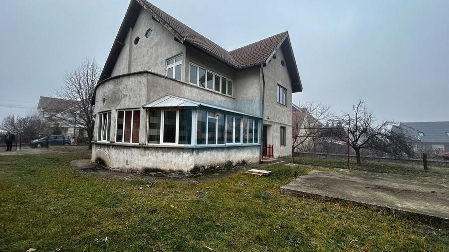 Vila eleganta de inchiriat, locatie excelenta