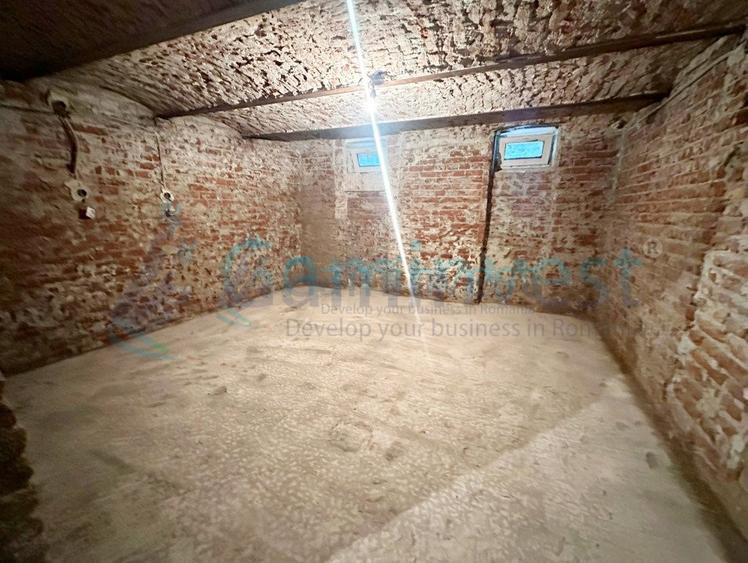 Casă ultracentrală cu apartament și demisol, zona Republicii pietonala, Oradea