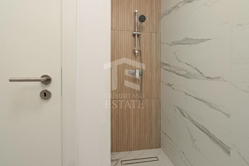 Case 140mp cu parcare și curte în cartier privat Str Tiparniței